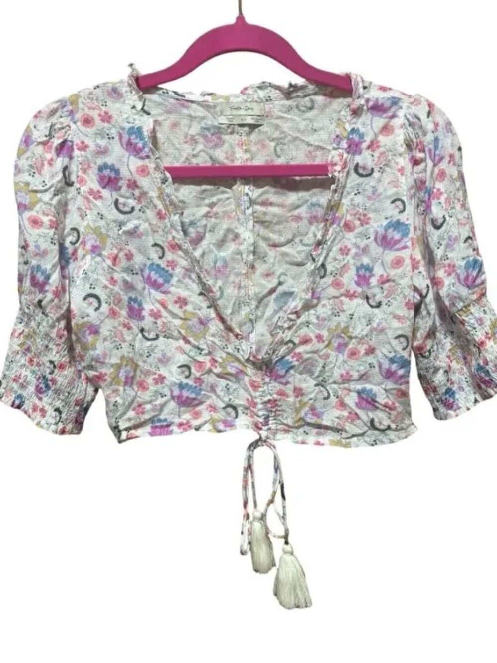 Summer Sale ☀️ Freckles + Daisy Floral Tie Front Crop Top Boho Size Small